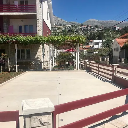 Apartment Rada *